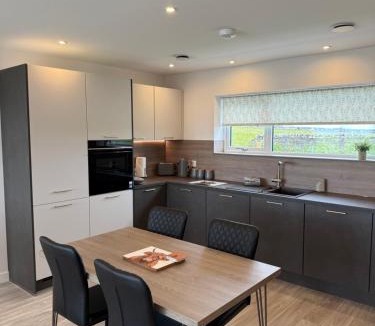 Saint Ola Villa | Stylish Cosy Stunning View Villa in Kirkwall, Free Parking and WiFi