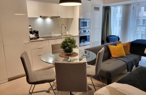Bay Cloverhill Apartment | Stylish Downtown Toronto Residential Hotel