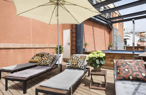 el Fort Pienc Apartment | Stylish flat with a Community Swimming Pool for 8