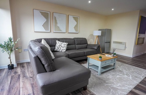 Glasgow Westend Apartment | Stylish Glasgow Apartment with Skyline View