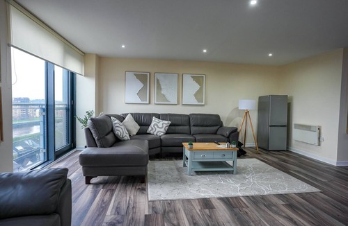 Glasgow Westend Apartment | Stylish Glasgow Apartment with Skyline View