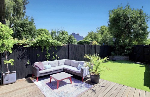 Hertford House | Stylish Hertford House - Ideal for Work or Leisure