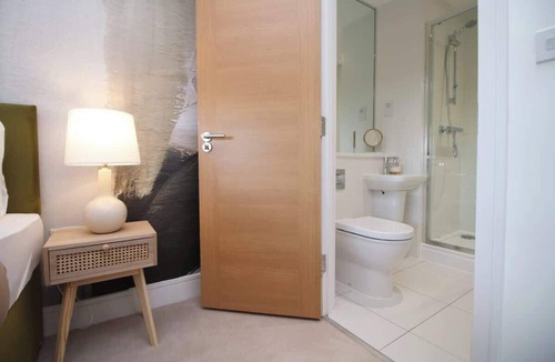 Hamworthy Condo | Stylish modern retreat overlooking Poole Quay