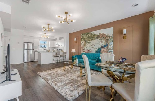 Niagara Falls Apartment | Stylish Penthouse | Rooftop & Parking Included
