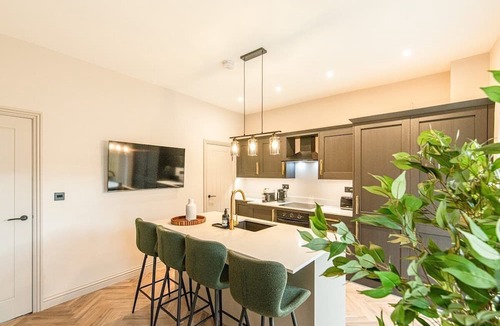Pontefract House | Stylish Renovated Home in Pontefract
