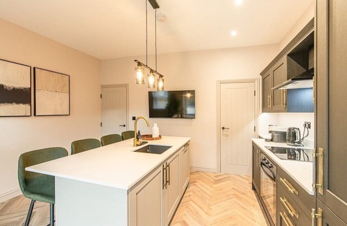 Pontefract House | Stylish Renovated Home in Pontefract