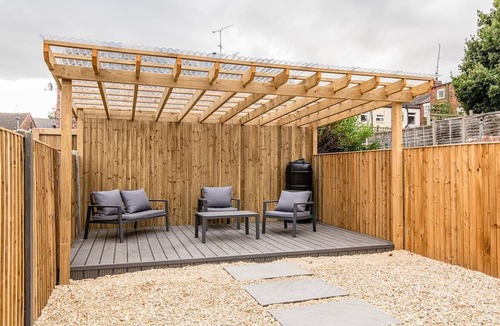 Pontefract House | Stylish Renovated Home in Pontefract