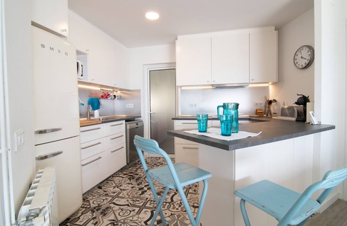 Pineda de Mar Apartment | Stylish sea-view apartment with parking and Wi-Fi