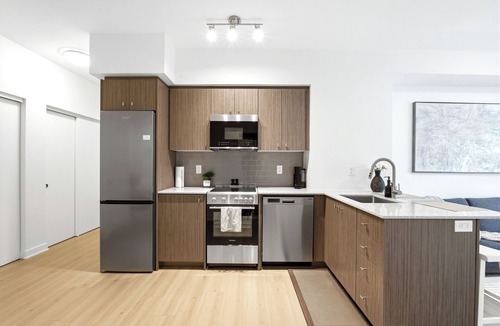 Kitchener Condo | Stylish Skyview Condo in Kitchener Downtown