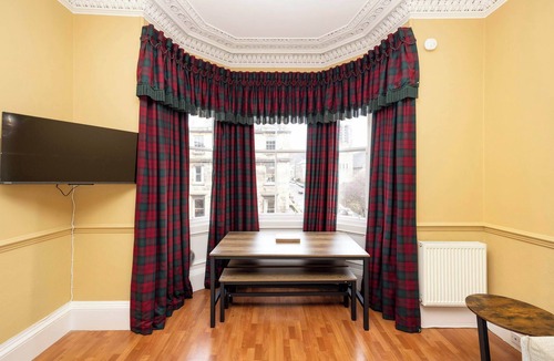 Newington Apartment | Stylish Southside Flat Near Old Town