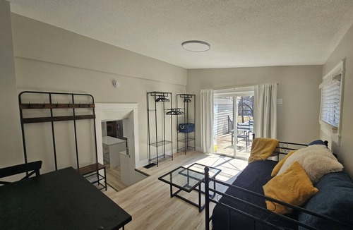 Amherstview House | Stylish Stay in the Heart of Kingston – Steps from the Waterfront