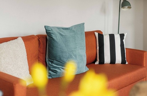 West Ham Apartment | Stylish Stratford Flat for up to 4 Guests