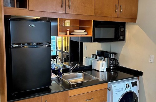 Financial District Apartment | Stylish Studio in Heart of Downtown Toronto