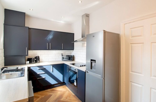 Blyth House | Stylish Terrace with Free Parking - Pass the Keys