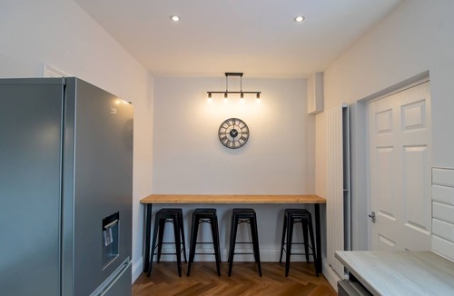 Blyth House | Stylish Terrace with Free Parking - Pass the Keys