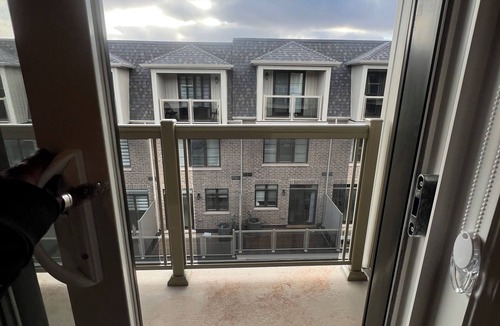 Oakville House | Stylish Three-Level Oakville Townhome Near Toronto with Parking and Balconies