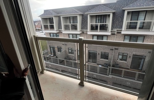 Oakville House | Stylish Three-Level Oakville Townhome Near Toronto with Parking and Balconies