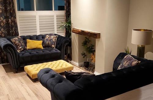 Bury St Edmunds House | Stylish Town House in Medieval Grid