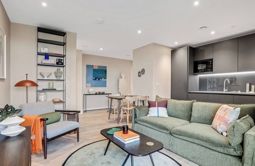 Bromley North Apartment | Stylish two-bedroom flat with a large balcony