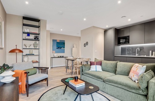 Bromley North Apartment | Stylish two-bedroom flat with a large balcony
