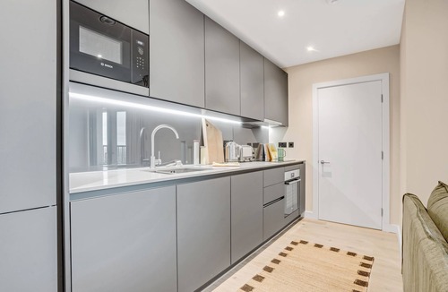 Bromley North Apartment | Stylish two-bedroom flat with a large balcony