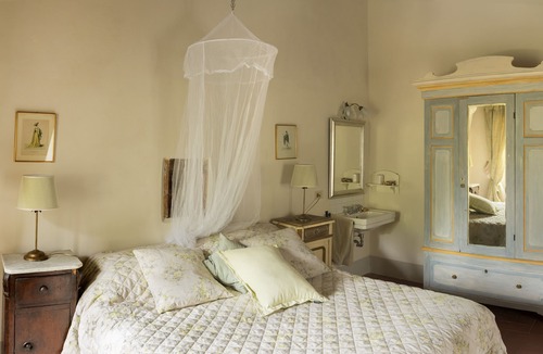 Lippiano House | Stylish Umbrian Farmhouse with Private Pool, Beautiful Gardens & Stunning Views.