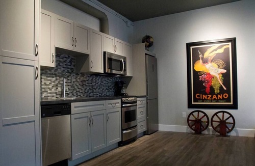 Woodbine - Lumsden Apartment | Stylish Urban Loft Parking Danforth Beaches