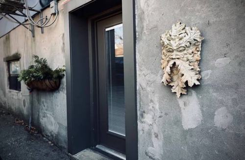 Woodbine - Lumsden Apartment | Stylish Urban Loft Parking Danforth Beaches