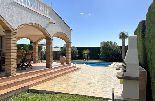 Sant Pere Pescador Villa | Stylish villa with private pool in Bay of Roses