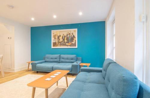 Kelvinbridge House | Stylish West End Detached Mews - Pass the Keys