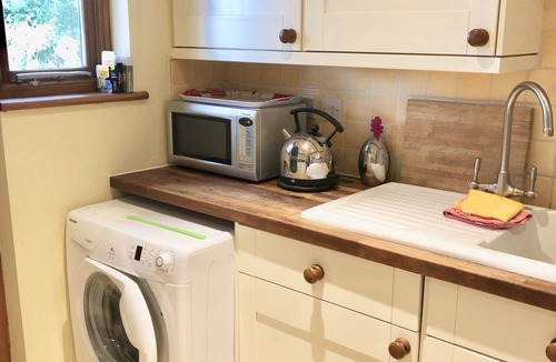 Eye House | Suffolk countryside retreat with hot tub, sleeps up to 7. Pet friendly!