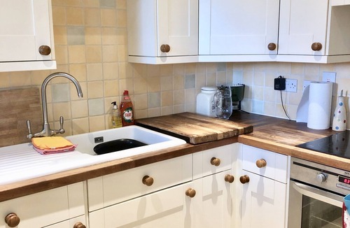 Eye House | Suffolk countryside retreat with hot tub, sleeps up to 7. Pet friendly!