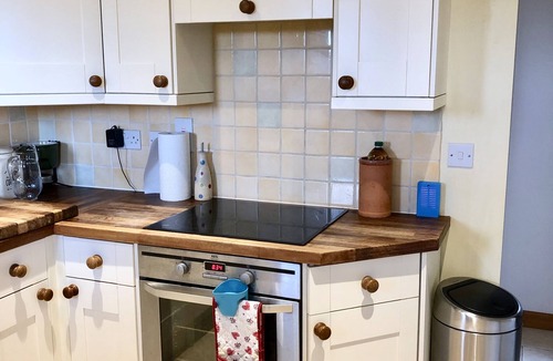 Eye House | Suffolk countryside retreat with hot tub, sleeps up to 7. Pet friendly!