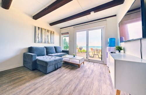 Wainfleet Cottage | Suite 213: Beautiful 3-Bedroom Beachfront Townhouse