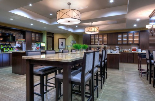 Central Hamilton Apartment | Suite w/Balcony | Breakfast Provided Daily