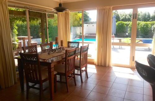 Springlands House | Summer Retreat - Blenheim Holiday Home