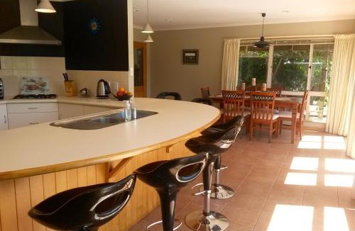 Springlands House | Summer Retreat - Blenheim Holiday Home
