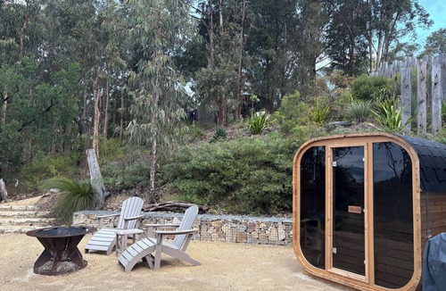 Bucketty House | SummerHill tiny home romantic escape