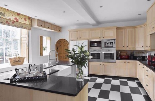 Barton-upon-Humber Other | Sumptuous Queen Anne Mansion in Idyllic Countryside Location