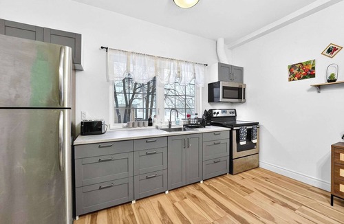 Port Colborne House | Sunlit 2BR Private Entry Parking & Laundry