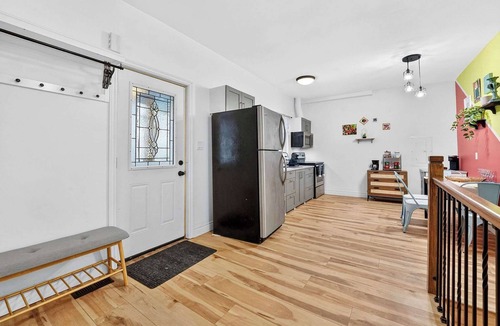 Port Colborne House | Sunlit 2BR Private Entry Parking & Laundry