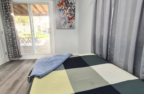 Rockcliffe - Smythe House | Sunny Private Room Near Downtown Toronto
