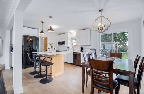 Pointe aux Roches House | Sunny Shores Getaway 3BR/2bA/pool