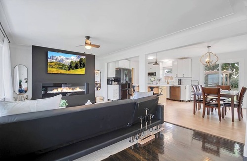 Pointe aux Roches House | Sunny Shores Getaway 3BR/2bA/pool