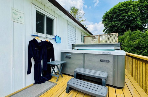 Lambton Shores House | Sunny Shores Retreat with king suite and hot tub!
