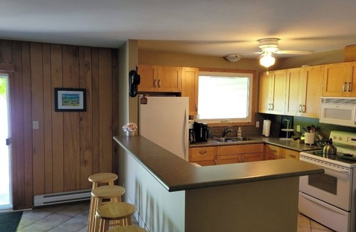 Romney Cottage | SUNRISE BAY has a panoramic view of Lake Erie with a private beach.