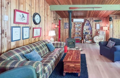 Bluewater Cottage | Sunset Beach - Lakefront AC 2 dogs allowed