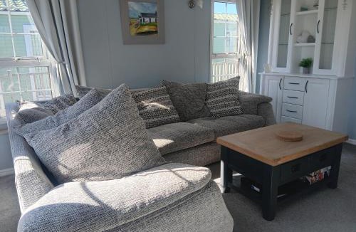 Monreith Apartment | 'Sunset Lodge' Peaceful Coastal Retreat with Hot Tub