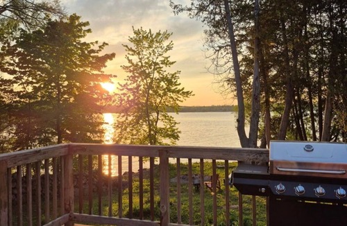 Selwyn House | Sunset Shore Cottage