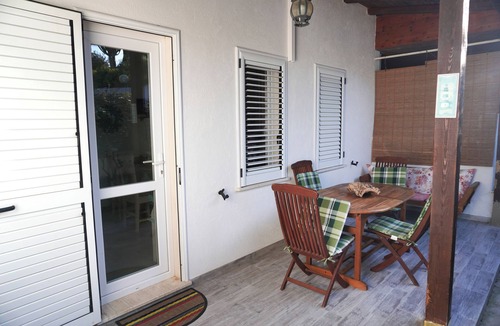 Olbia Cottage | Sunshine cottage a few steps from the sea